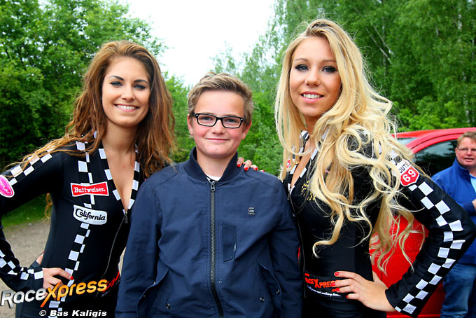 Bent Viscaal en gridgirls racexpress